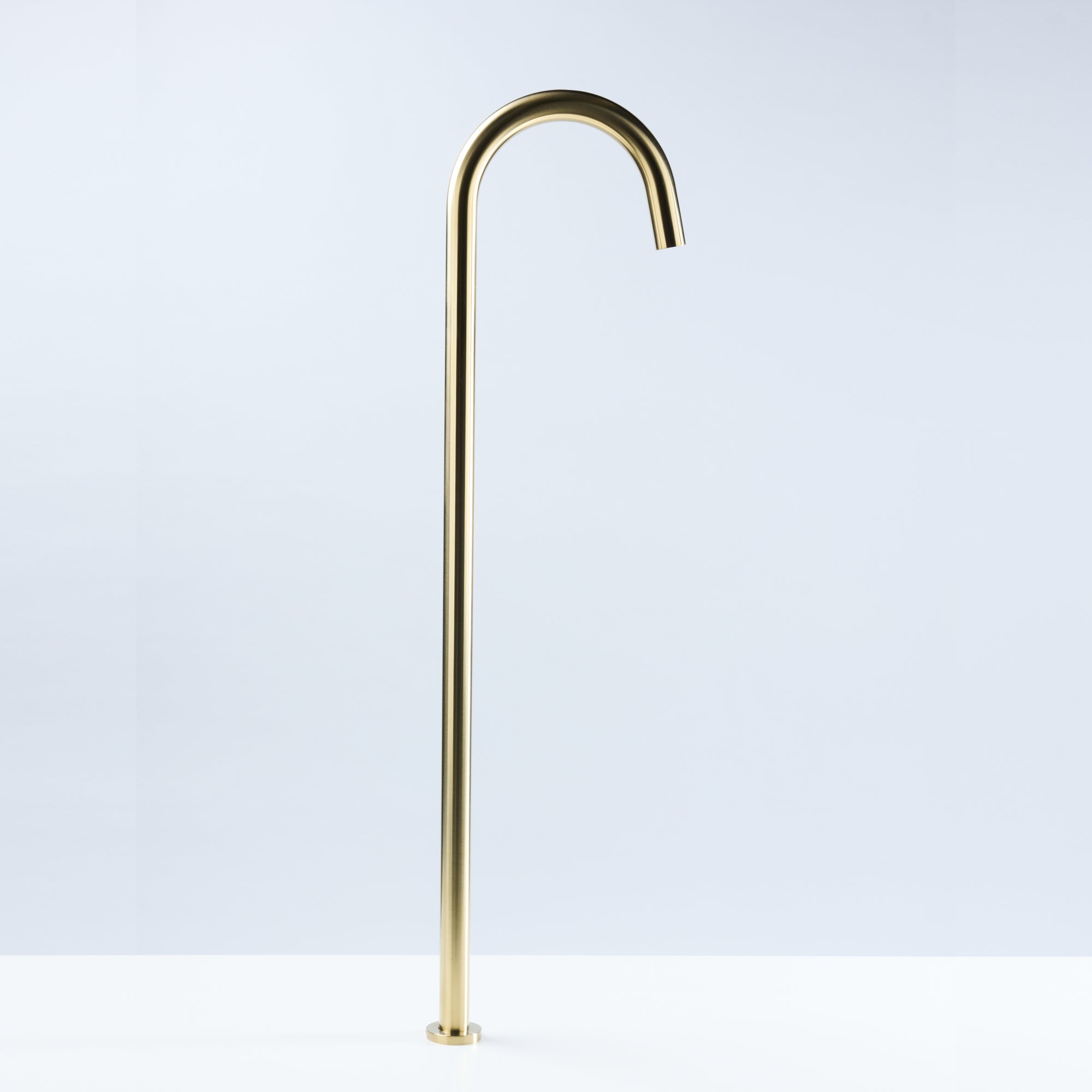 Notorious Floor Bath Spout Brushed Gold